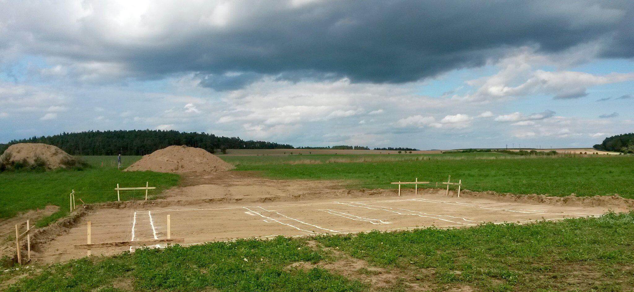 Jak vytyčit dům pomocí stavebních laviček